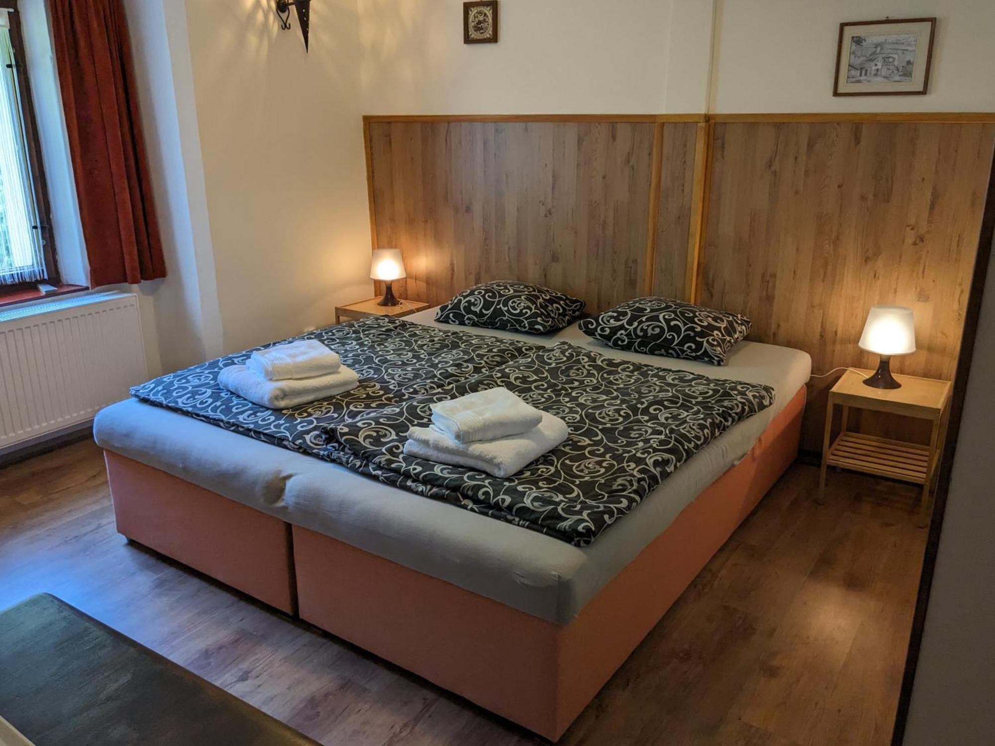 Bed And Breakfast Tvrz Velká Bukovina Exterior foto