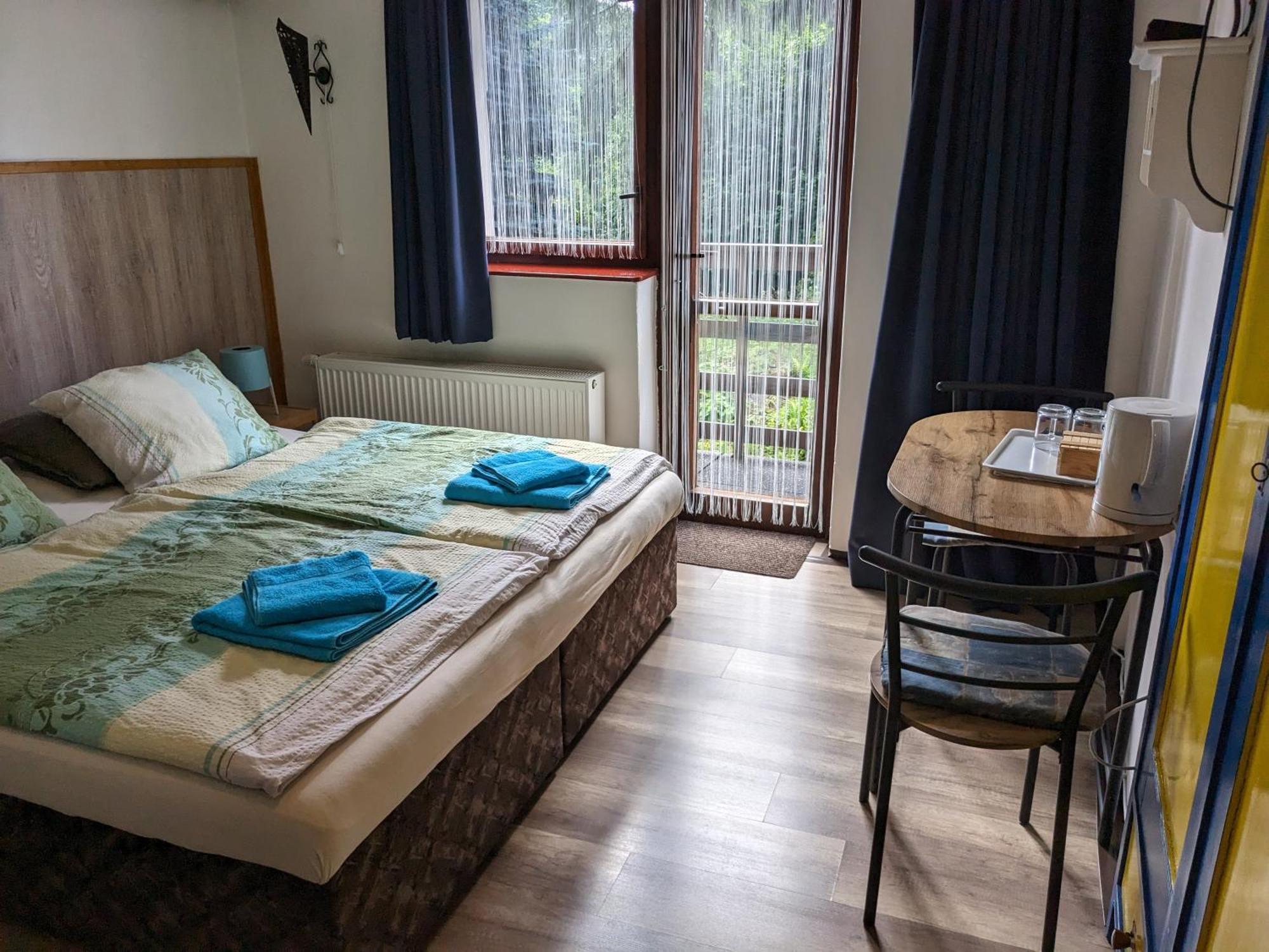 Bed And Breakfast Tvrz Velká Bukovina Exterior foto