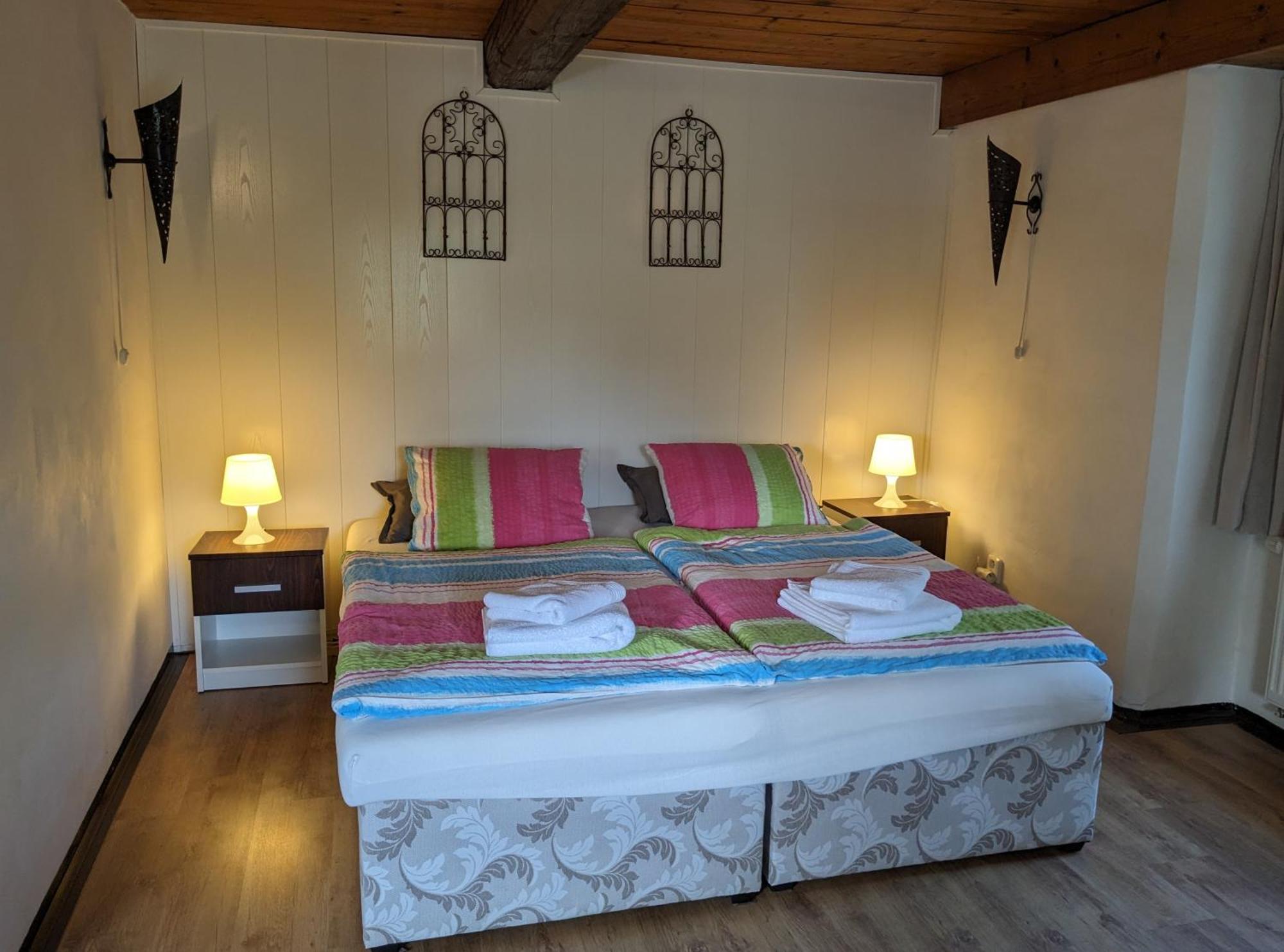 Bed And Breakfast Tvrz Velká Bukovina Exterior foto