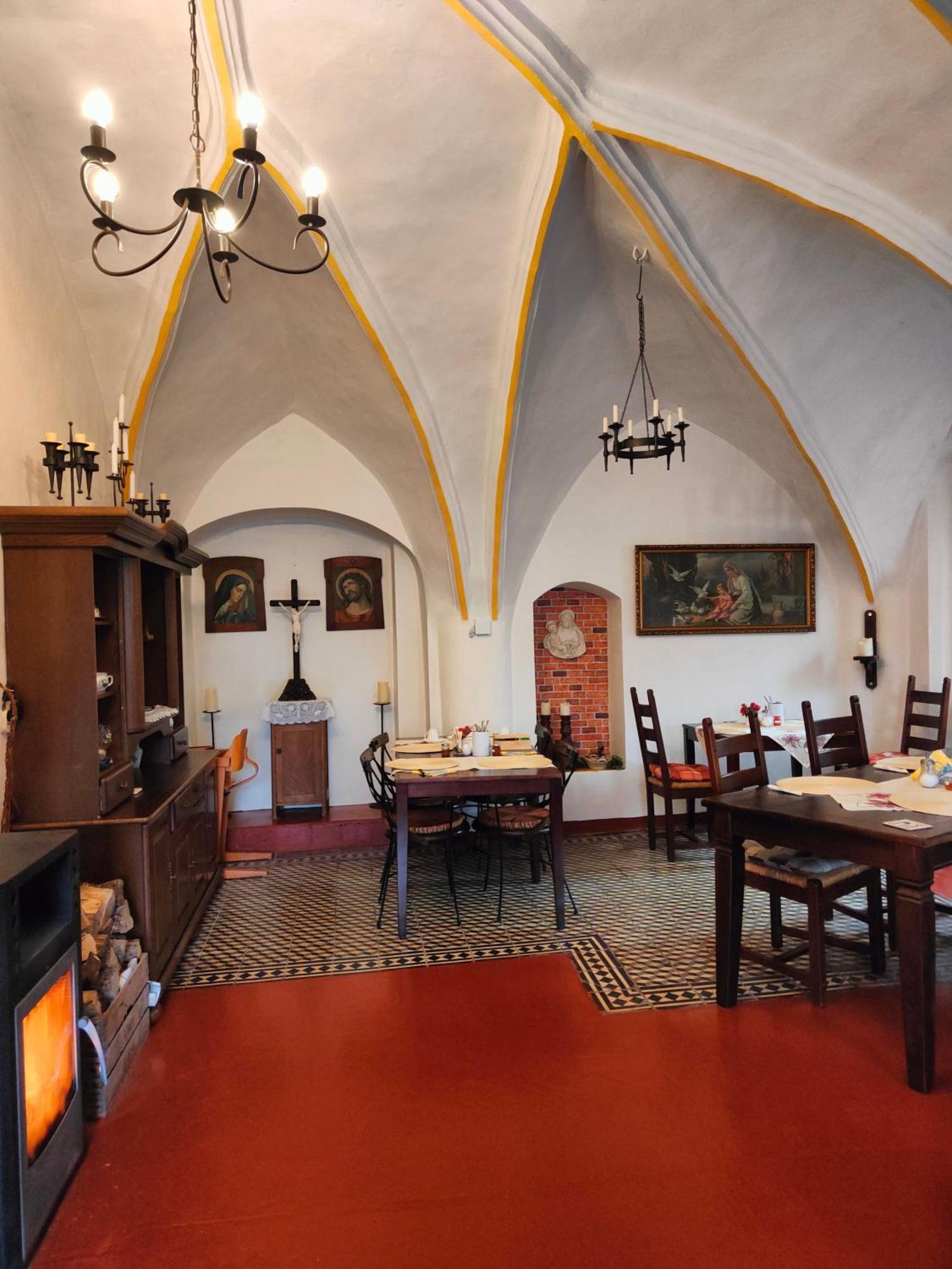 Bed And Breakfast Tvrz Velká Bukovina Exterior foto
