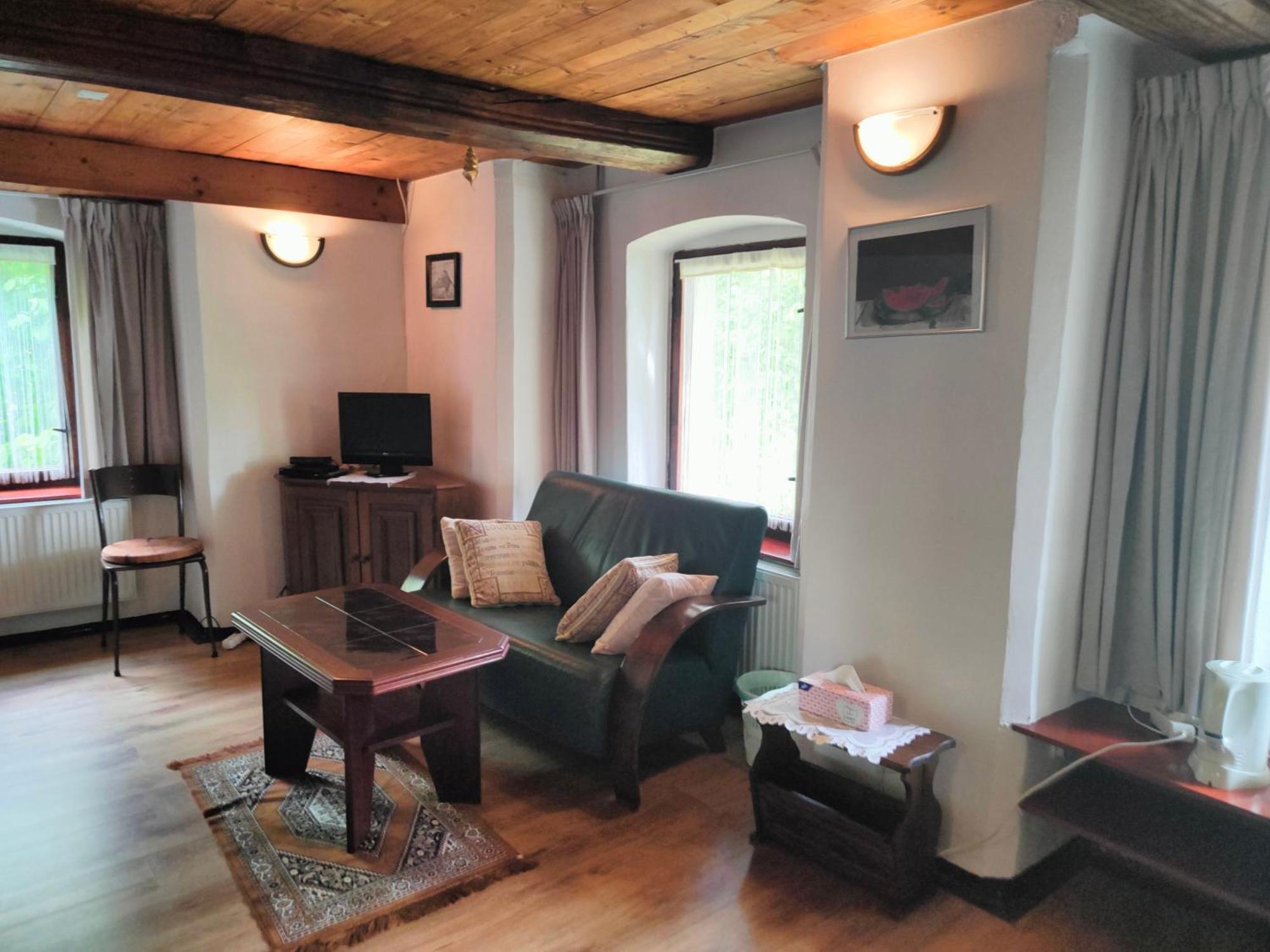 Bed And Breakfast Tvrz Velká Bukovina Exterior foto